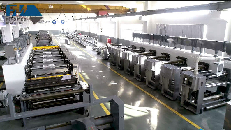 Máquina de impressão flexográfica de mangas com sistema automático de carga e descarga