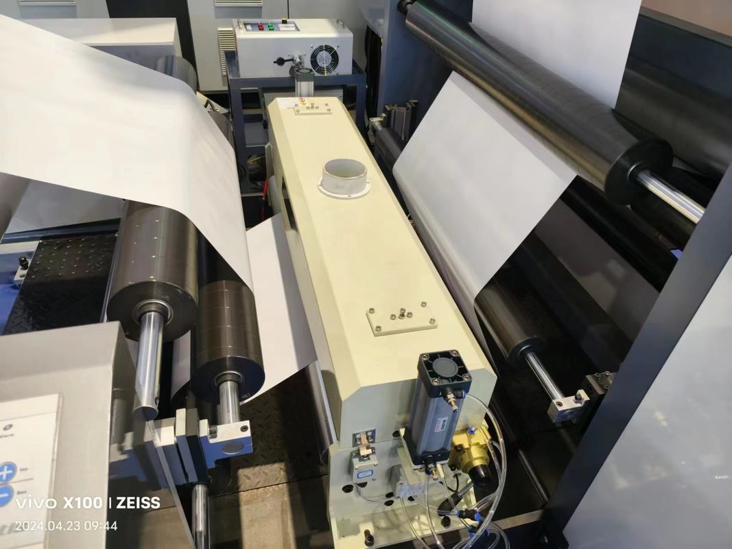 Máquina de impressão flexográfica de mangas para processo de secagem e rebobinagem de impressão em um passo