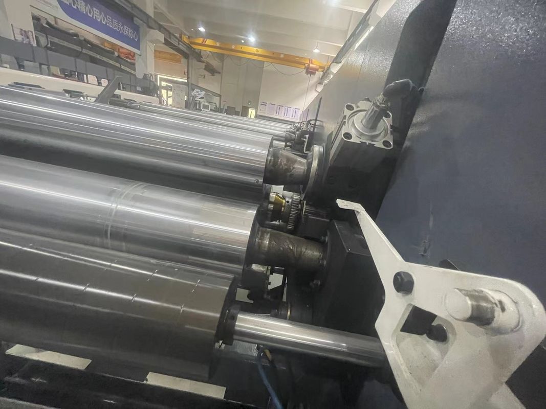 Máquina de impressão flexográfica de mangas com sistema de servocondução para impressão de alta velocidade