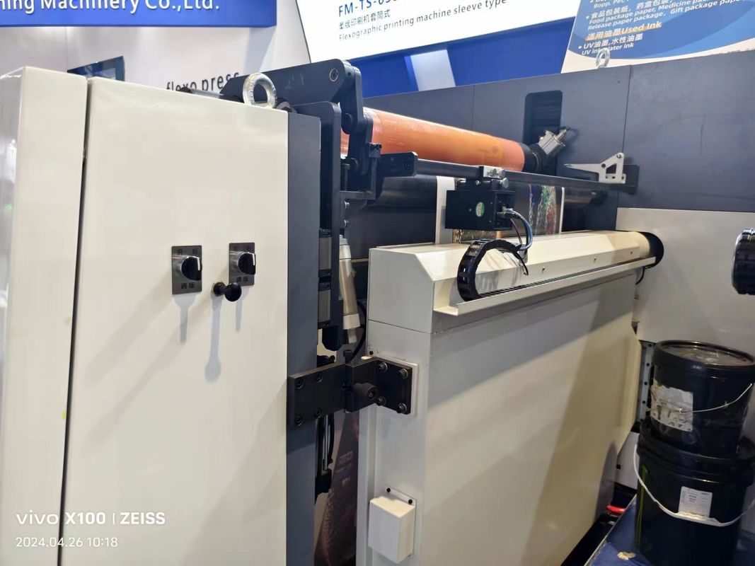 Máquina de impressão flexográfica de mangas com sistema de servocondução para impressão de alta velocidade