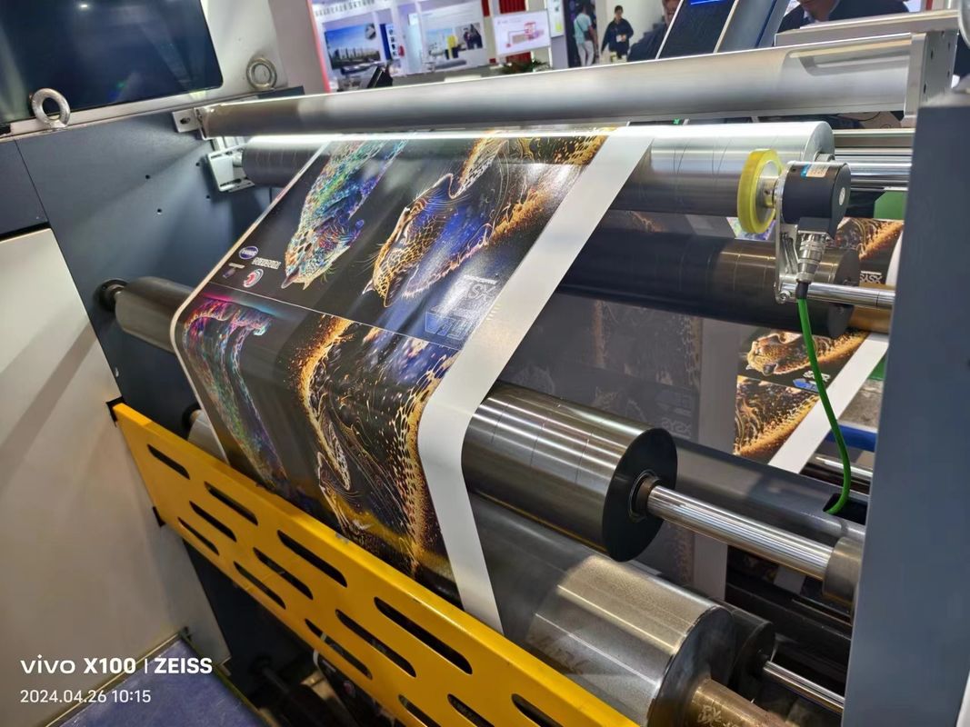 Máquina de impressão flexográfica de mangas com sistema de servocondução para impressão de alta velocidade