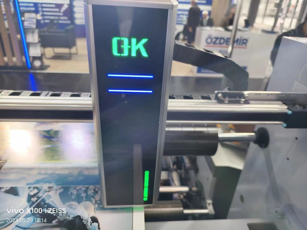Máquina de impressão UV Servo Flexo de 1350 mm Copas de papel de rolo a rolo Impressora de cartões em estado novo Lojas de impressão de engrenagens em linha