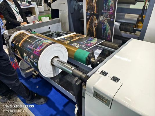 Máquina de impressão flexográfica de mangas com sistema de servocondução para impressão de alta velocidade